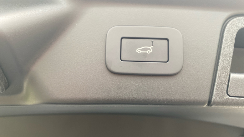 Land Rover Range Rover Velar 2.0 D200 MHEV Dynamic SE 5dr Auto Diesel Estate